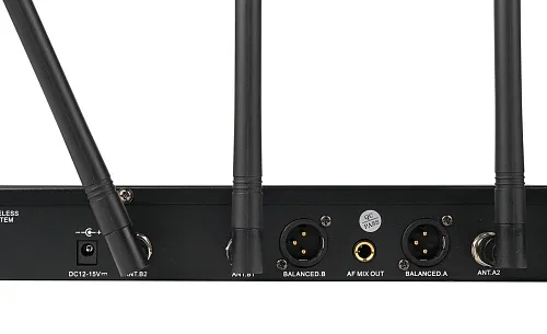 LAudio LS-Q7-MH Радиосистема с ручным и головным передатчиком.