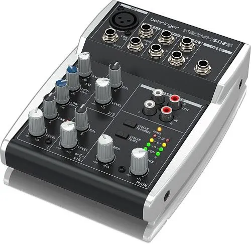 Behringer XENYX 502S Микшерный пульт.